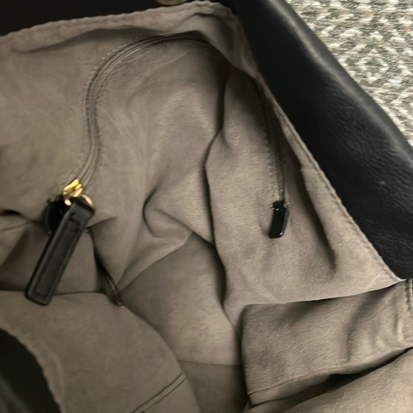 Vince Camuto soft supple leather shoulder bag - Picture 3 of 4